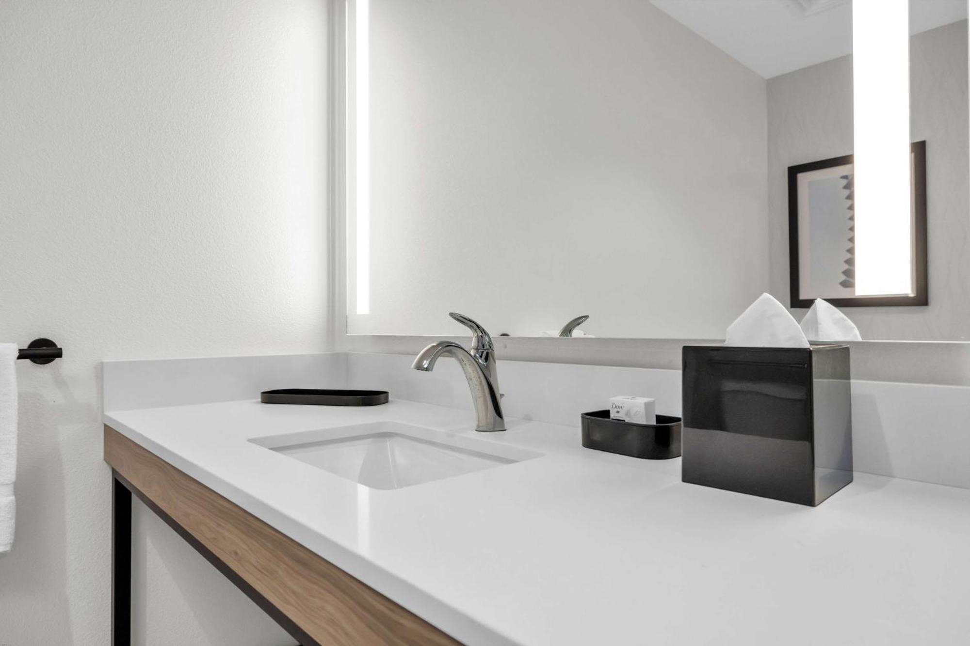 La Quinta Inn & Suites By Wyndham San Jose Airport-Downtown 외부 사진
